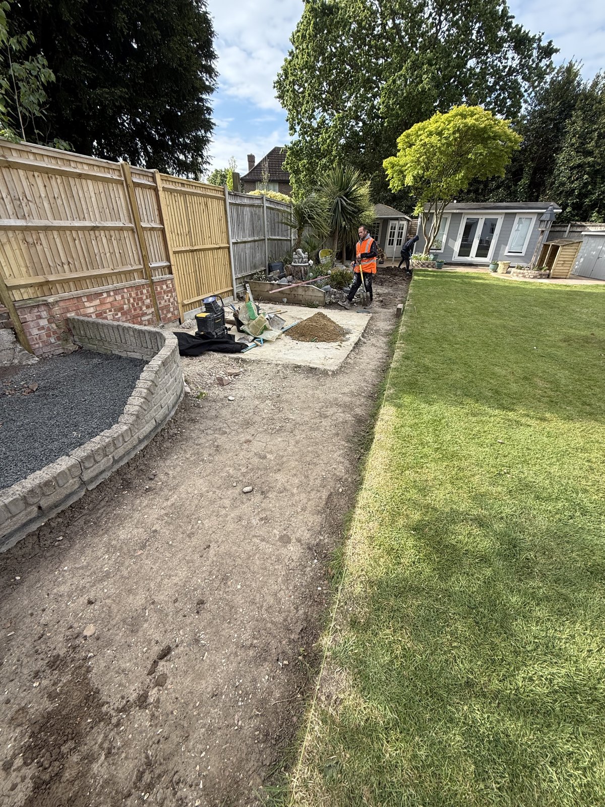 Sleeper Edging and decretive gravel area — before